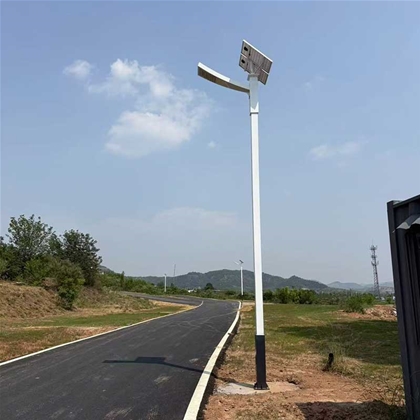 库尔勒路边太阳能路灯安装