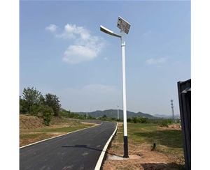 库尔勒路边太阳能路灯安装